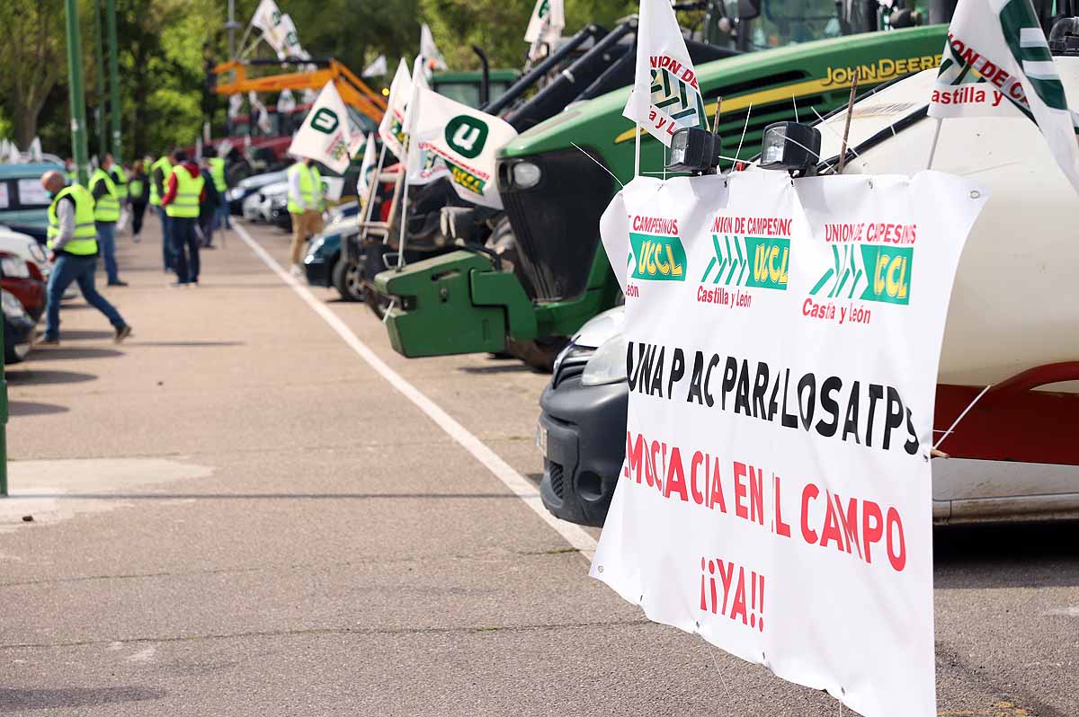 Fotos: Agricultores y ganaderos exigen en Burgos una PAC para los profesionales y los que paguen la Seguridad Social Agraria