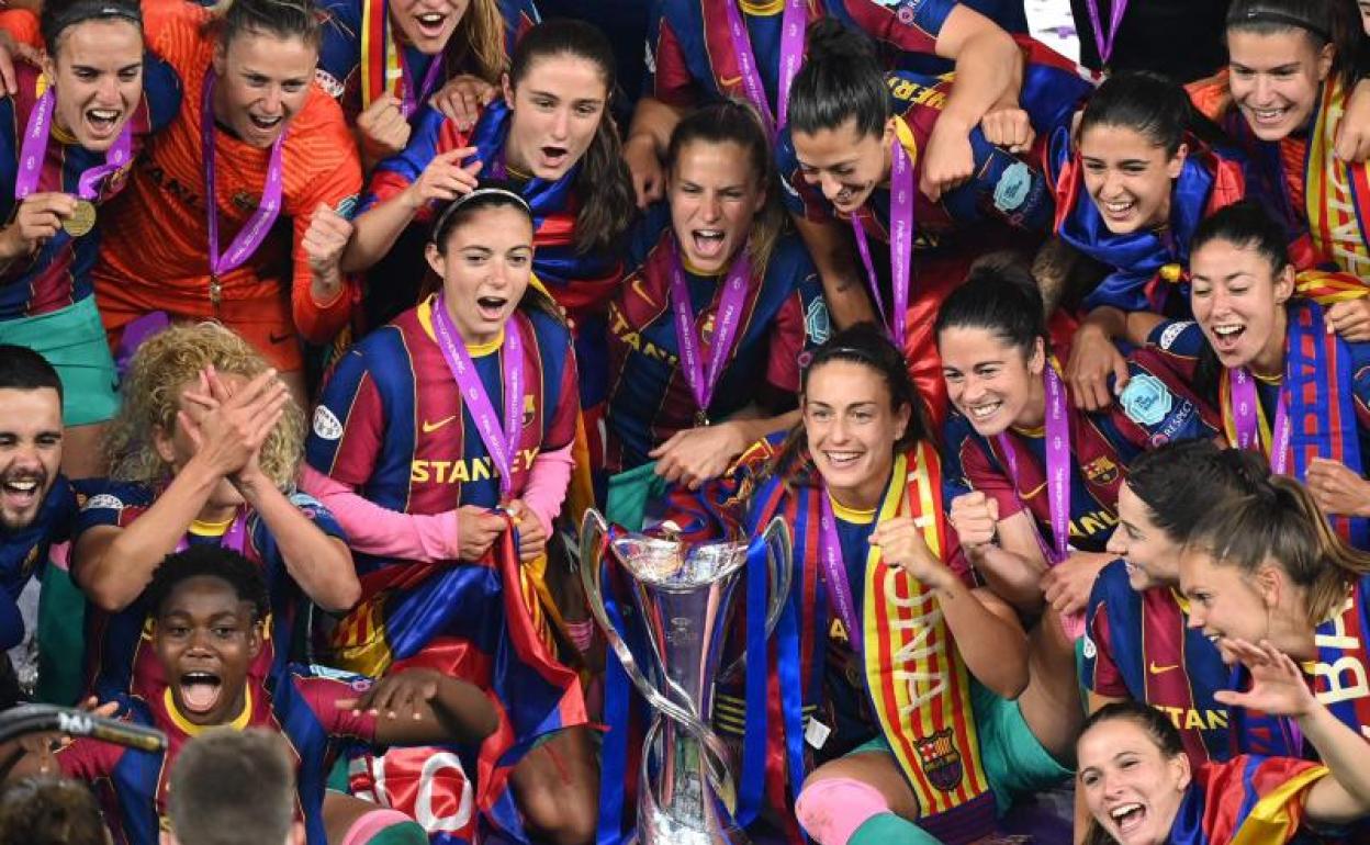 Las jugadoras del Barça, celebrando el título de la Champions. 