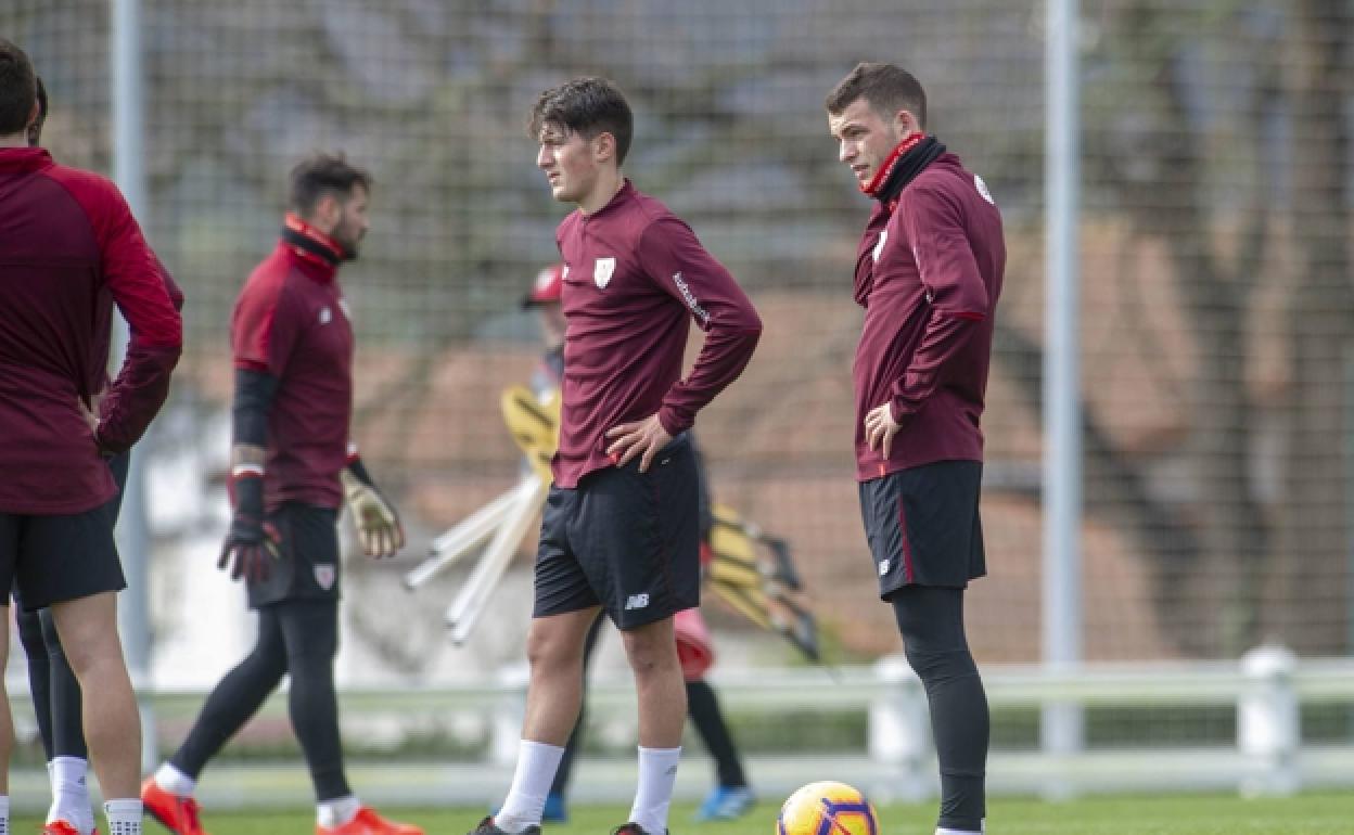 Ambos futbolistas están inmersos en la dinámica del primer equipo del Athletic Club. 