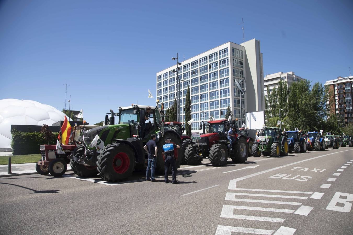 Fotos: Tractorada en Valladolid por una PAC justa