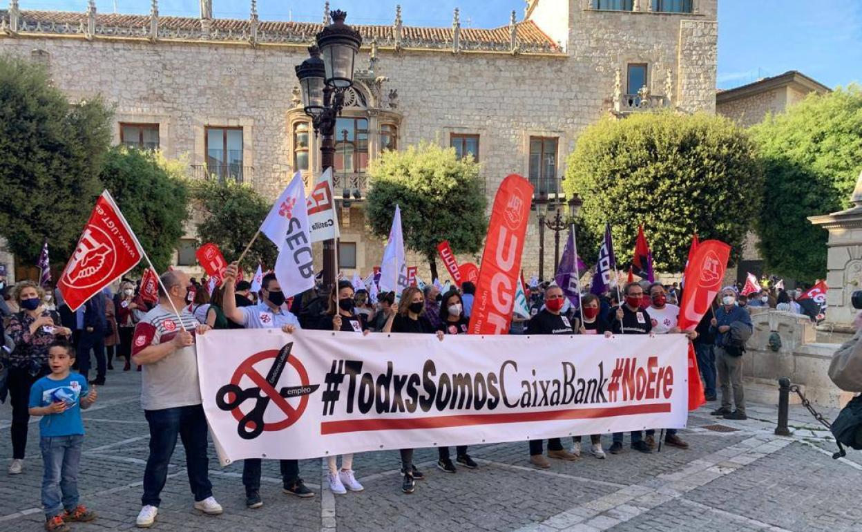 Concentración en la plaza Libertad de Burgos.