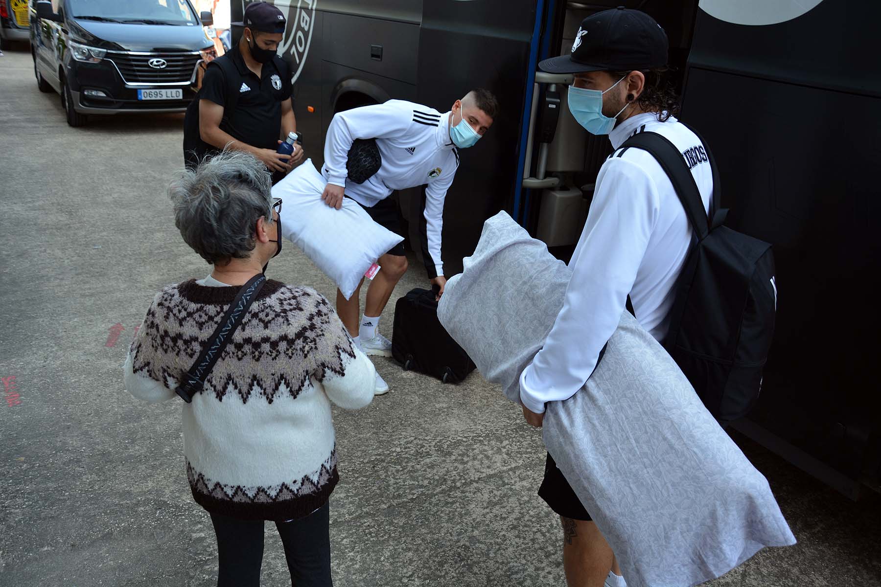 Fotos: El Burgos CF viaja rumbo al ascenso