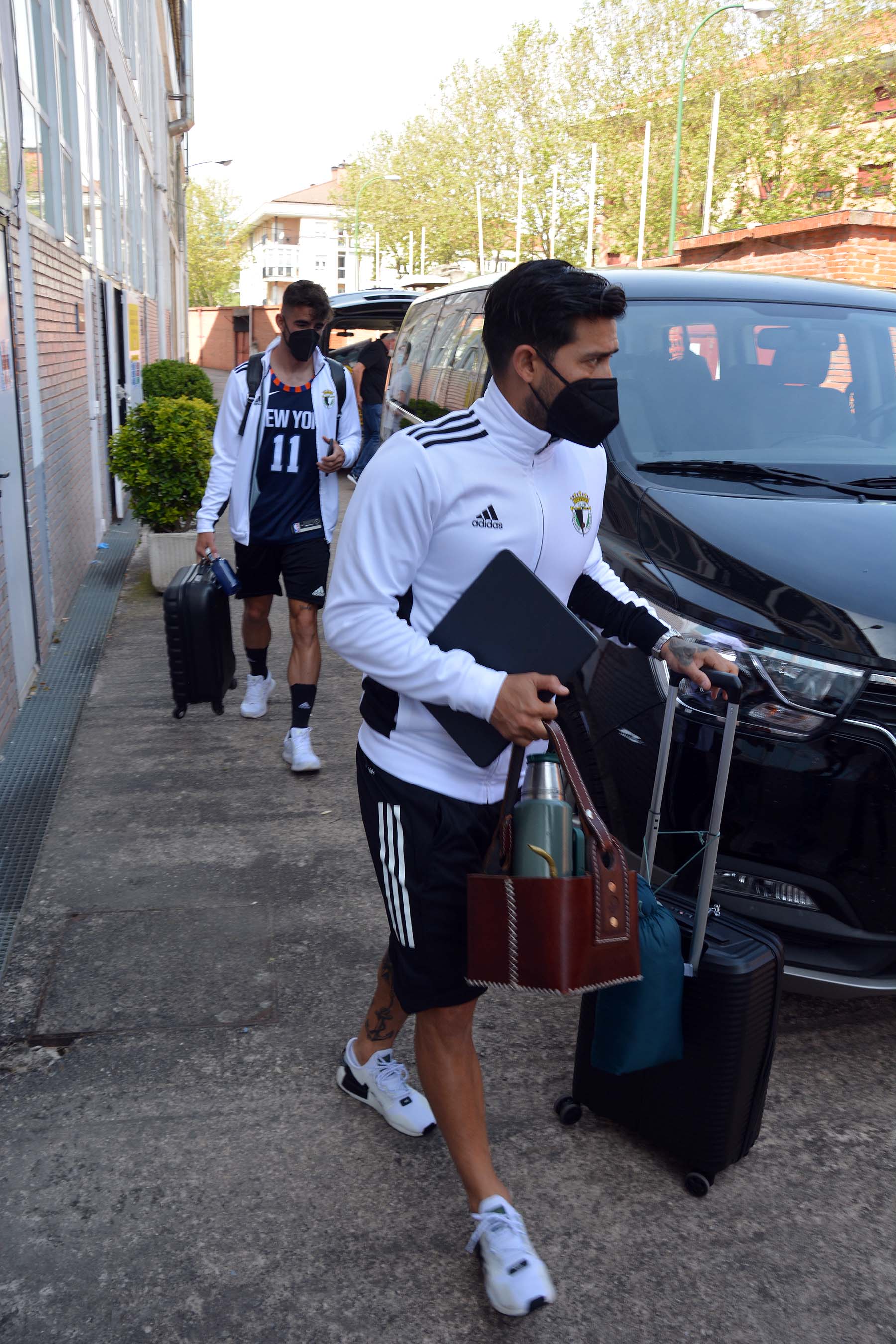 Fotos: El Burgos CF viaja rumbo al ascenso