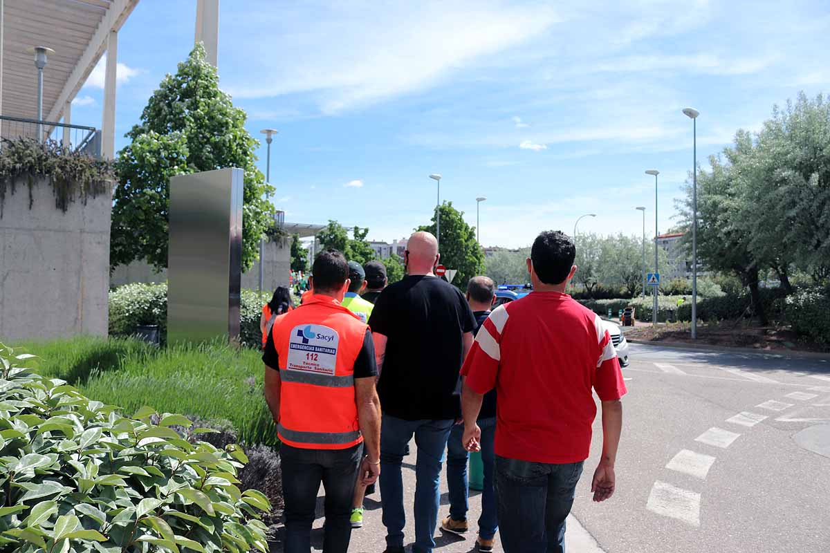 Fotos: Unión sindical en Burgos contra la precariedad laboral de los trabajadores del transporte sanitario