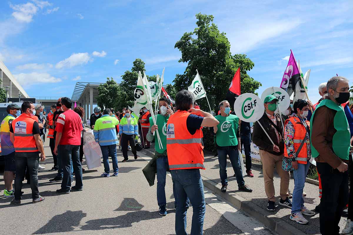 Fotos: Unión sindical en Burgos contra la precariedad laboral de los trabajadores del transporte sanitario