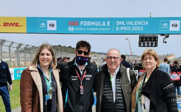 Agustín, junto a su familia en la reciente carrera de Valencia