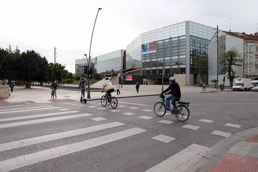 Fotos: Ciclistas y peatones, en contra de las aceras bici