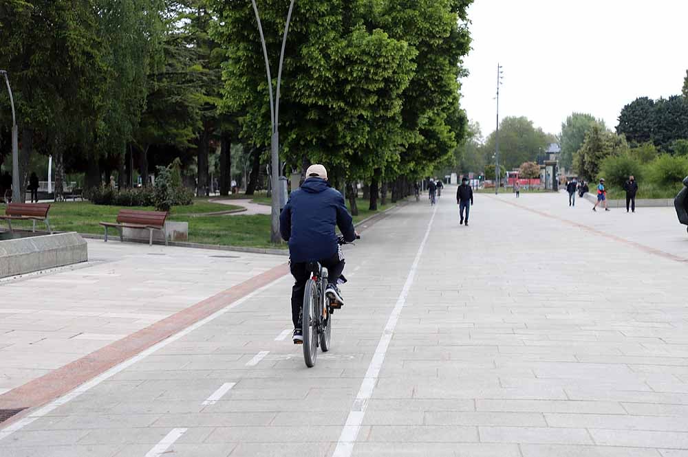 Fotos: Ciclistas y peatones, en contra de las aceras bici