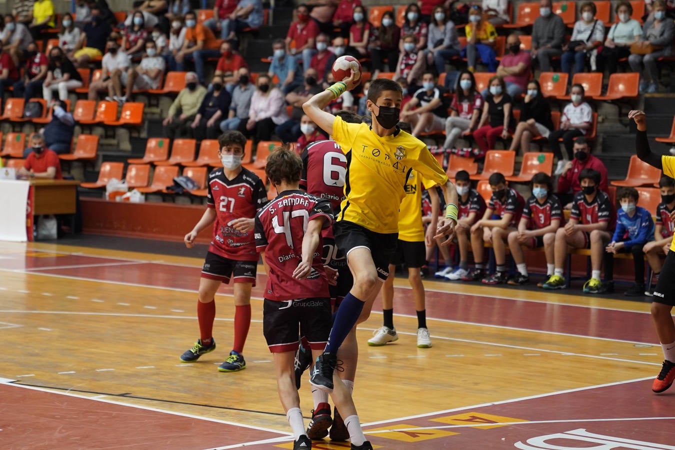 Fotos: Imágenes de la victoria del Temiño Pérez BM Burgos, campeón de Castilla y León