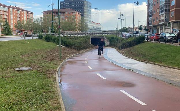 El carril bici está completamente transitable tras la tormenta del viernes.