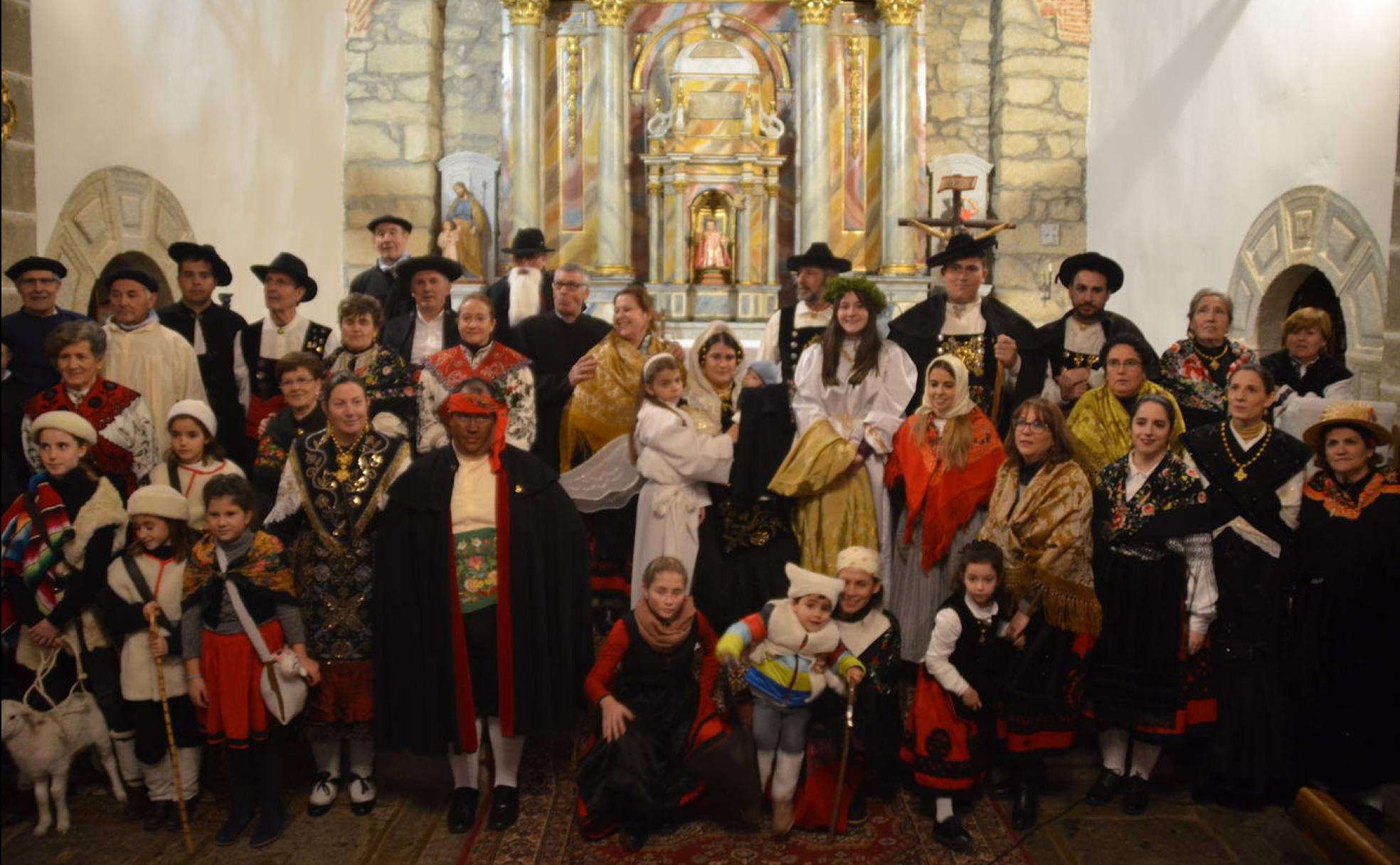 Participantes en el Belén Etnográfico, en el que se muestran los trajes típicos de la comarca.