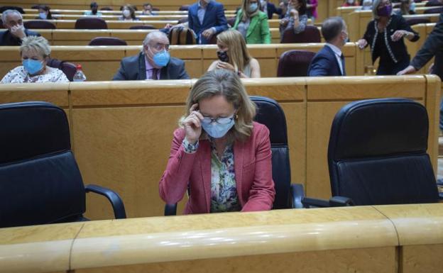 La ministra de Asuntos Económicos y Transformación Digital, Nadia Calviño, durante una sesión de control al Gobierno en el Senado 