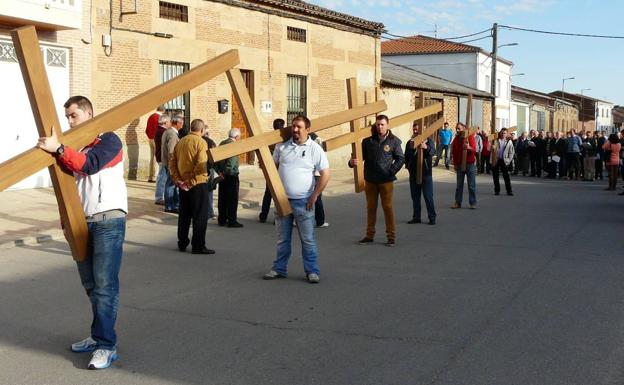 Procesión del Viernes Santo, en la que salen solo los hombres cantando el Vía Crucis.