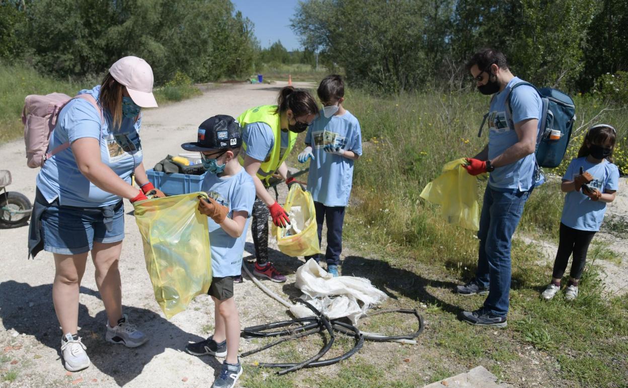 Jornada de voluntariado en el Día de Acciones Ambientales. 