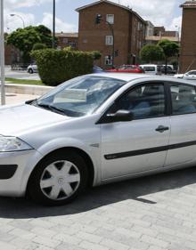 Imagen secundaria 2 - Pintadas en el panteón del padre asesinado. Rodrigo Barrio pide colaboración para hallar el asesino de sus padres y hermano un año después del crimen. Rodrigo Barrio llega al centre de menores Zambrana, en Valladolid.