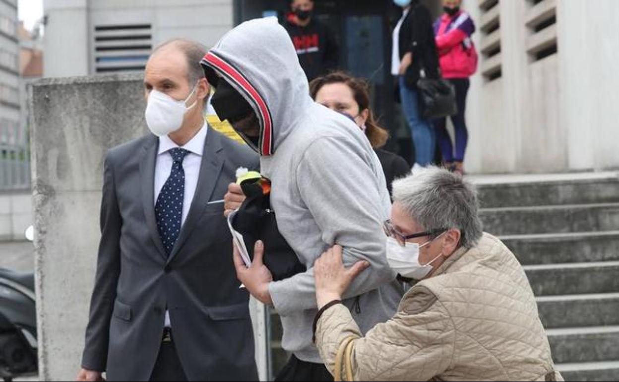 En libertad del novio de la madre cuyo bebé murió en Gijón.