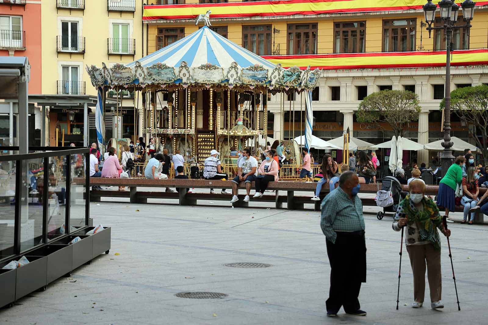 Con el Parral vallado, los burgaleses han optado por el centro de la ciudad para disfrutar de la jornada festiva.