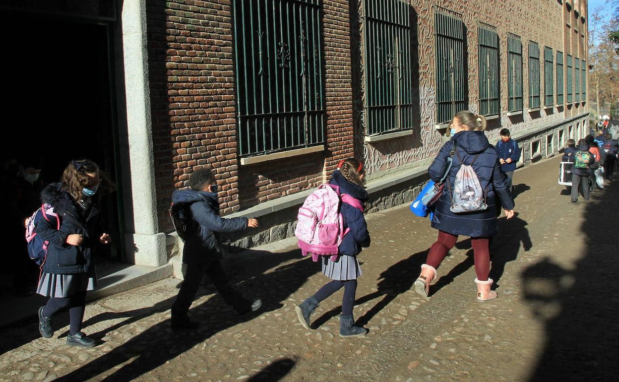 Salida de los niños de un colegio de Segovia. 