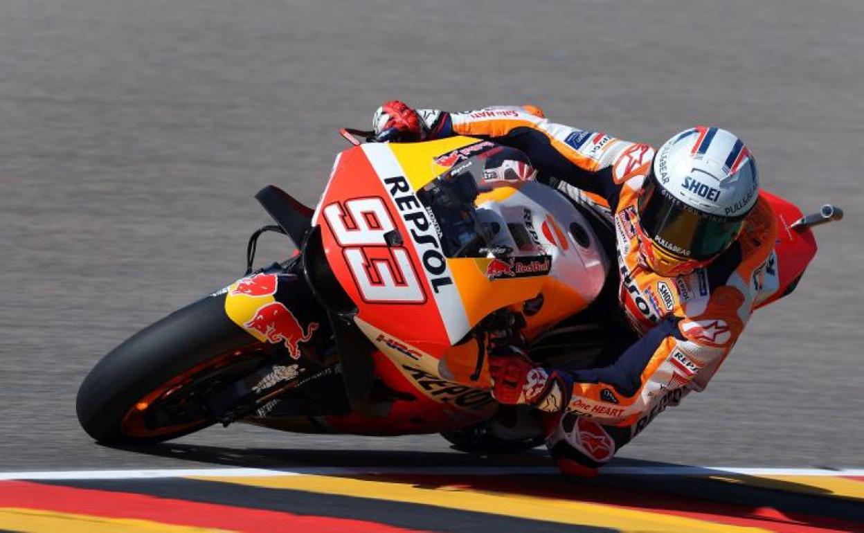 Márquez con su Honda en Sachsenring