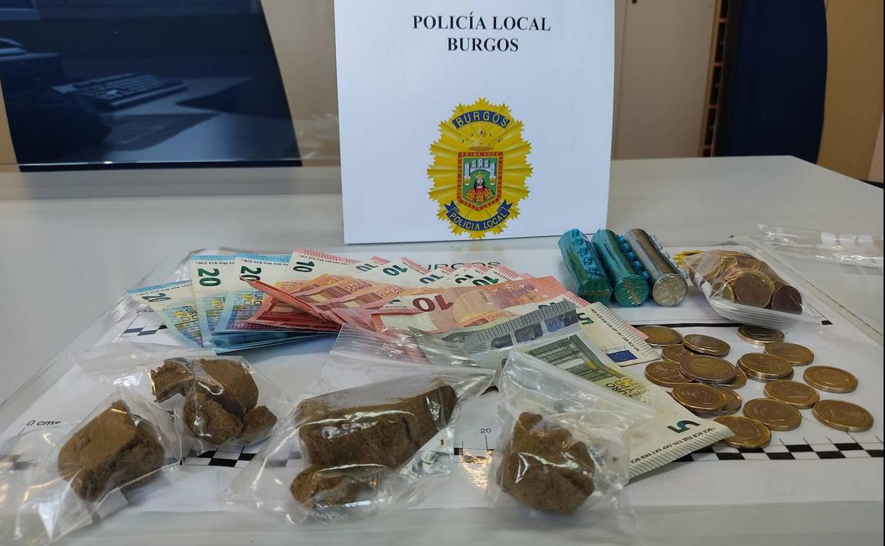 Hachís y dinero en efectivo del que se ha incautado la Policía Local de Burgos.