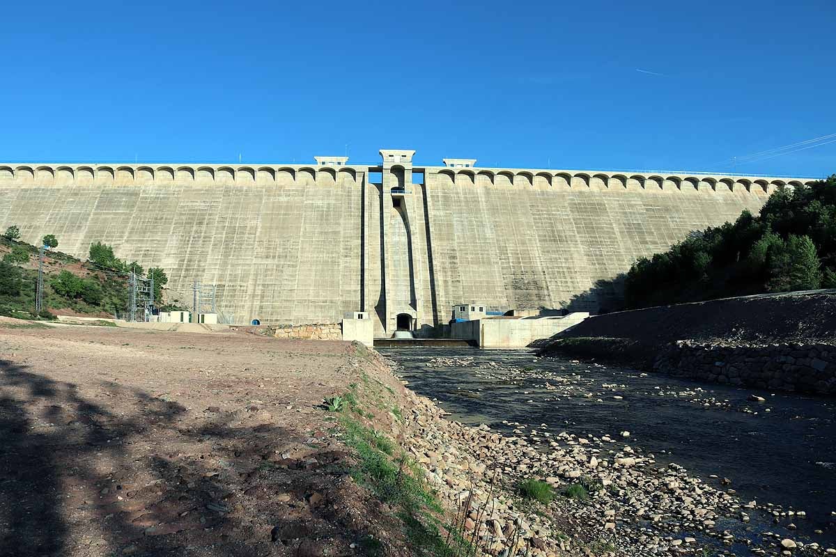 Fotos: 17 años y 250 millones de euros después, el embalse de Castrovido empieza a llenarse (en pruebas)