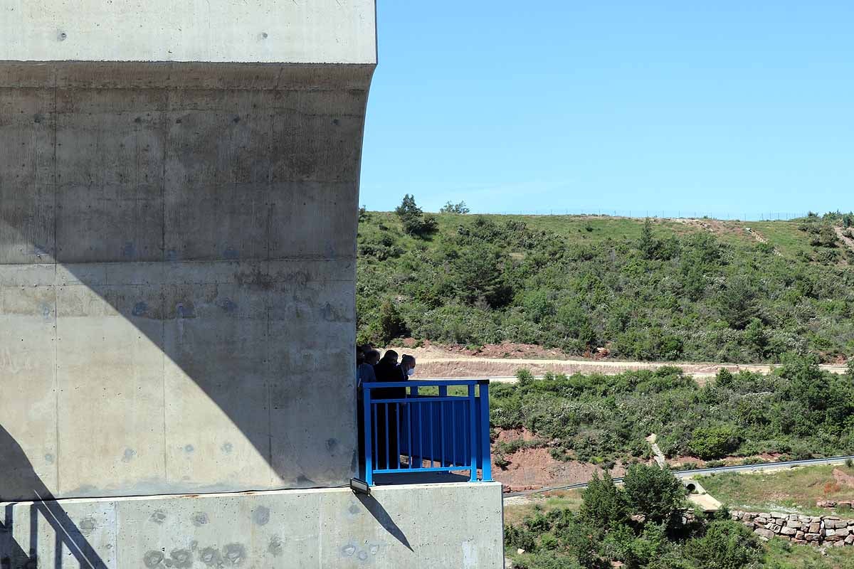 Fotos: 17 años y 250 millones de euros después, el embalse de Castrovido empieza a llenarse (en pruebas)
