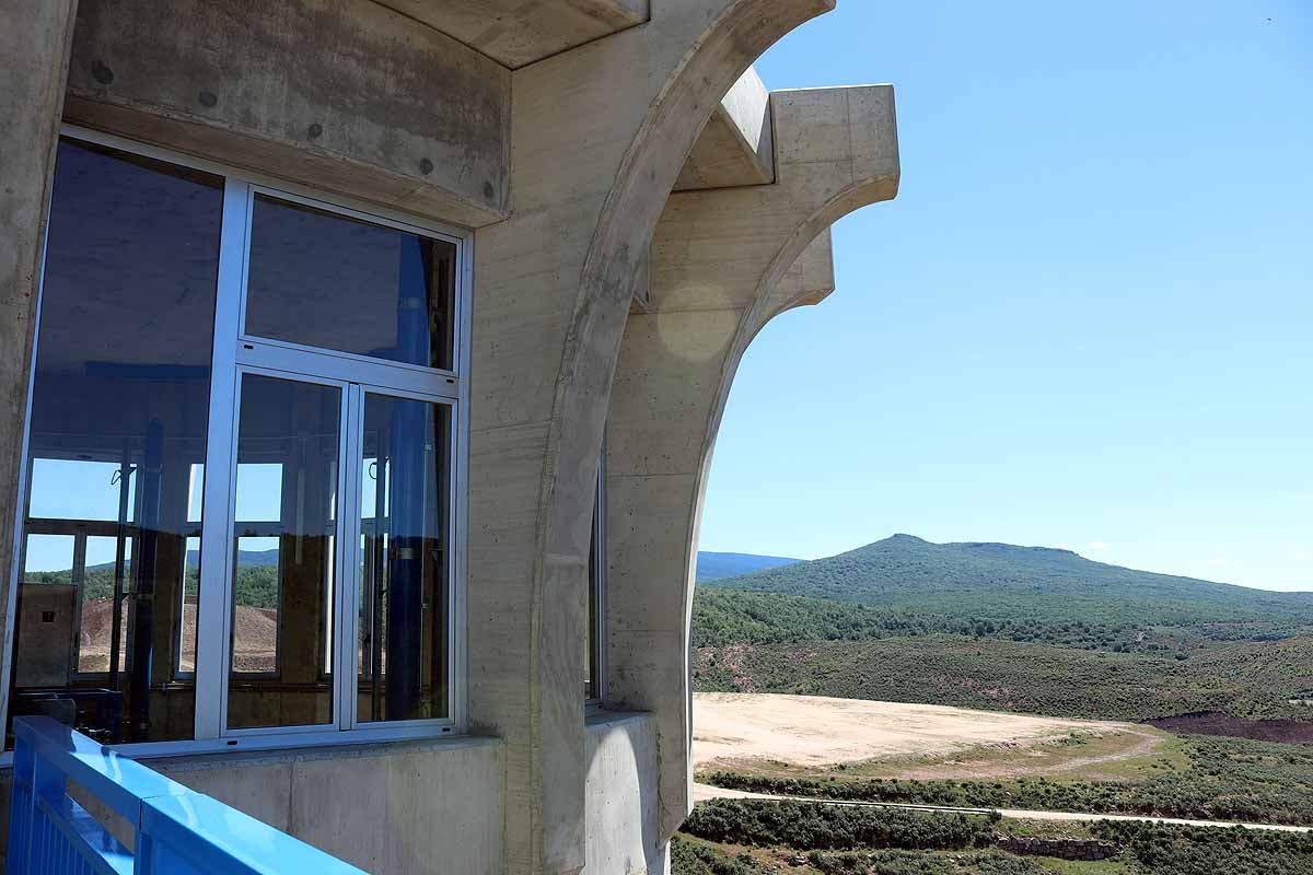 Fotos: 17 años y 250 millones de euros después, el embalse de Castrovido empieza a llenarse (en pruebas)