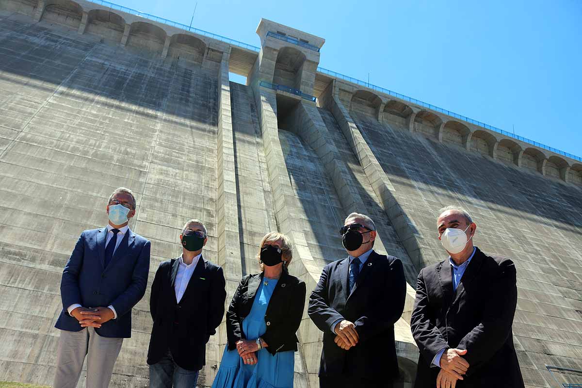 Fotos: 17 años y 250 millones de euros después, el embalse de Castrovido empieza a llenarse (en pruebas)