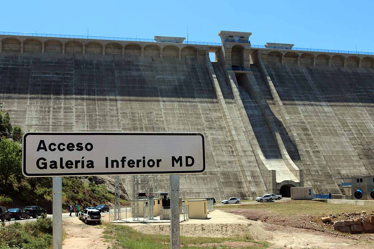 Fotos: 17 años y 250 millones de euros después, el embalse de Castrovido empieza a llenarse (en pruebas)