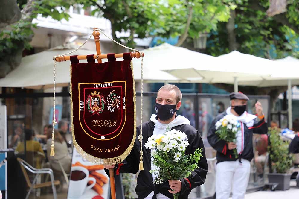 Fotos: La ofrenda floral a Santa María la Mayor en Burgos ha vuelto a la calle