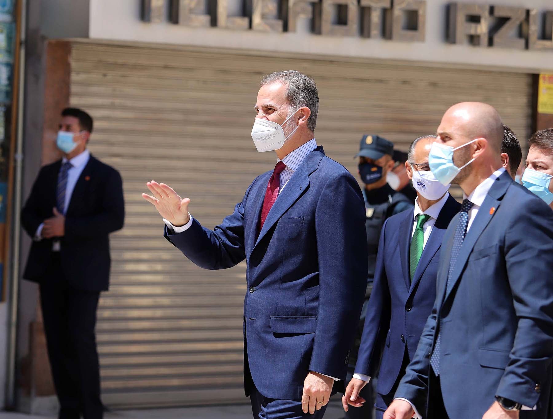 Centenares de burgaleses se concentran a las faldas de la Catedral en el primer día de la muestra en la ciudad