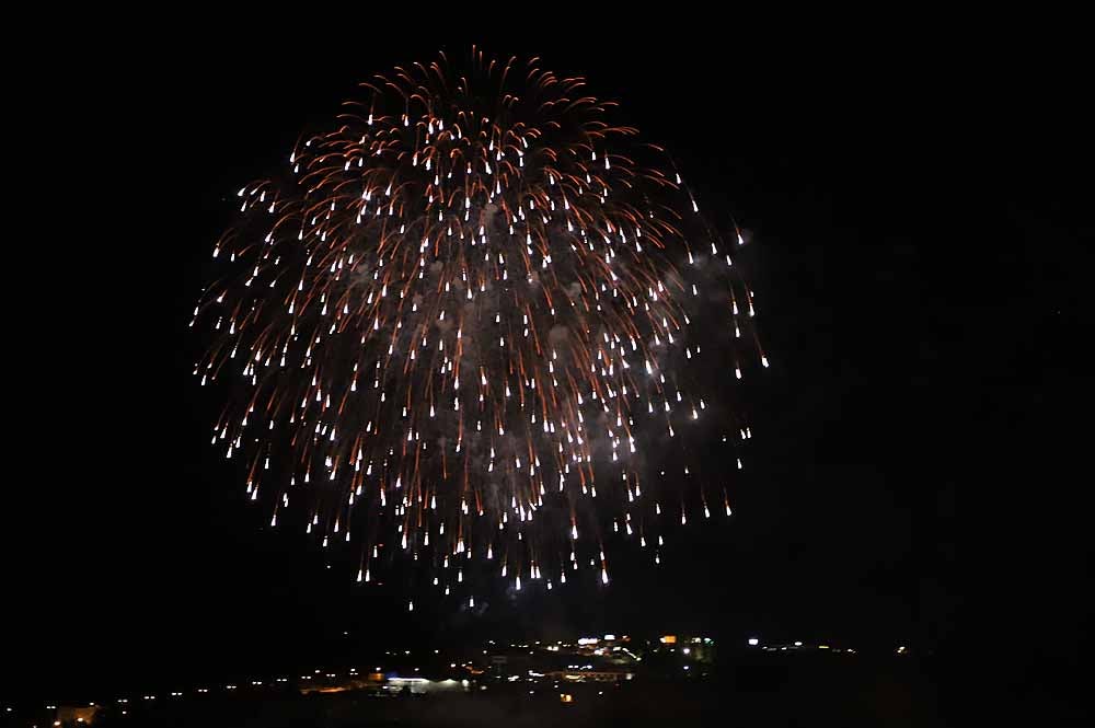 Fotos: Burgos disfruta de los fuegos artificiales en los Sampedros de 2021