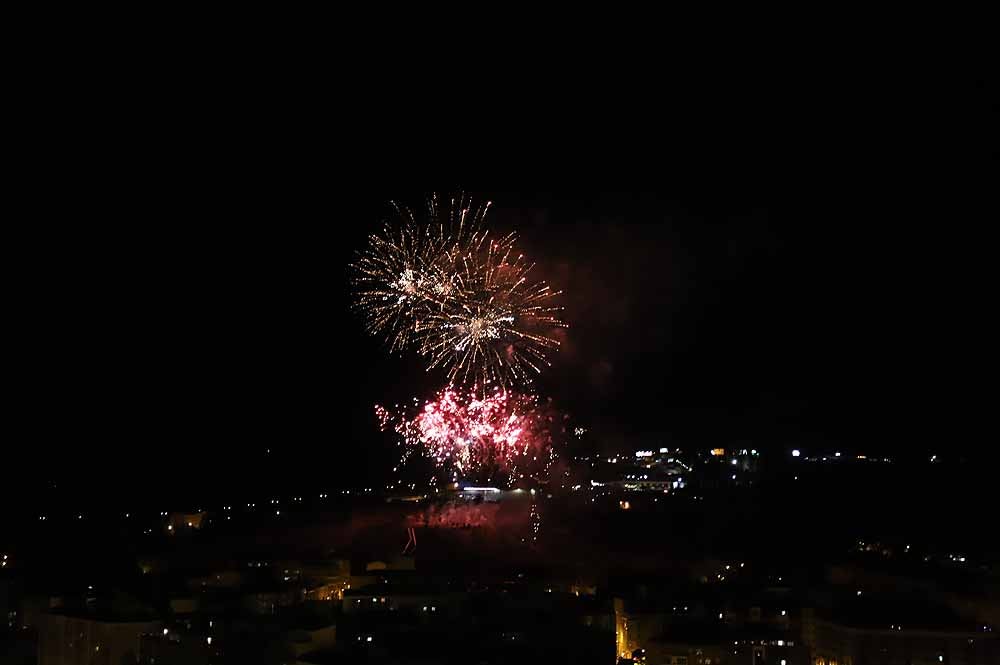 Fotos: Burgos disfruta de los fuegos artificiales en los Sampedros de 2021