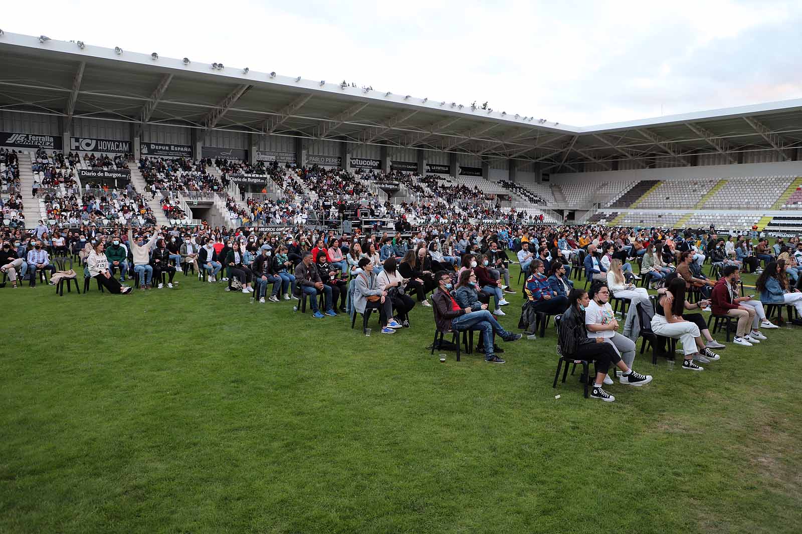 El grupo indie congrega a 2.500 personas en El Plantío en uno de los platos fuertes de los Sampedros