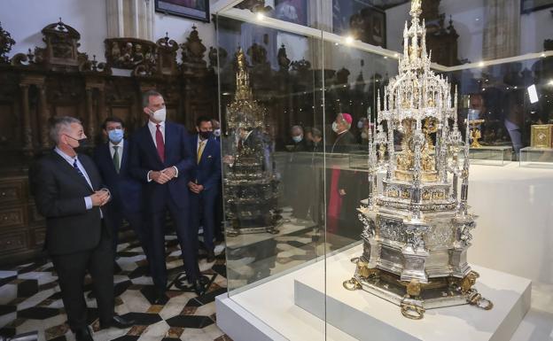 El Rey Felipe VI, «impresionado» por la exposición 'Lux', que reúne «una muestra espectacular» de arte y patrimonio