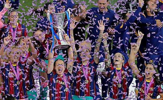 Las jugadoras del Barcelona celebran la Champions conquistada en 2021. 