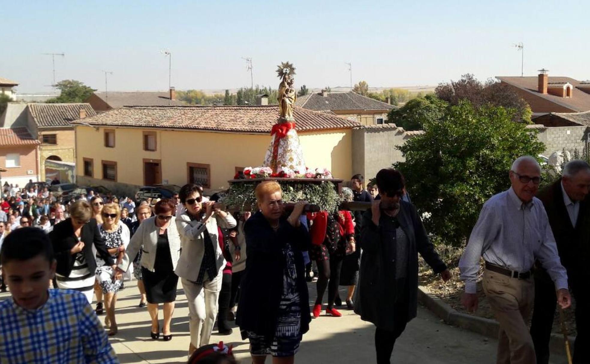 Solemne procesión de Nuestra Señora del Pilar en Santervás de Campos.