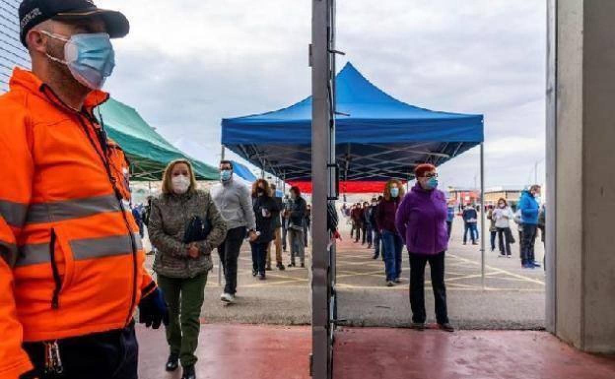 Recinto Ferial de Aranda de Duero, que ahora acoge las vacunaciones masivas, durante los test de antígenos. 