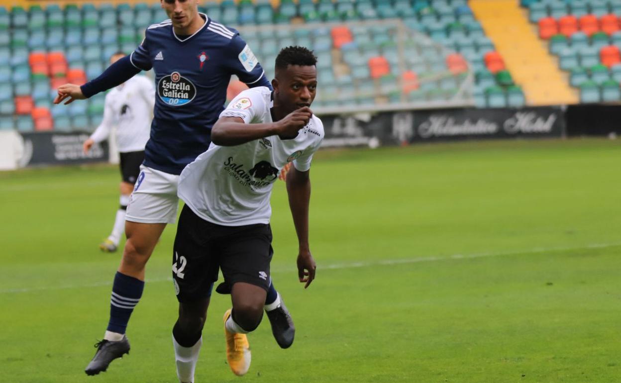 Anderson Arroyo,. en un partido con el Salamanca la temporada pasada. 