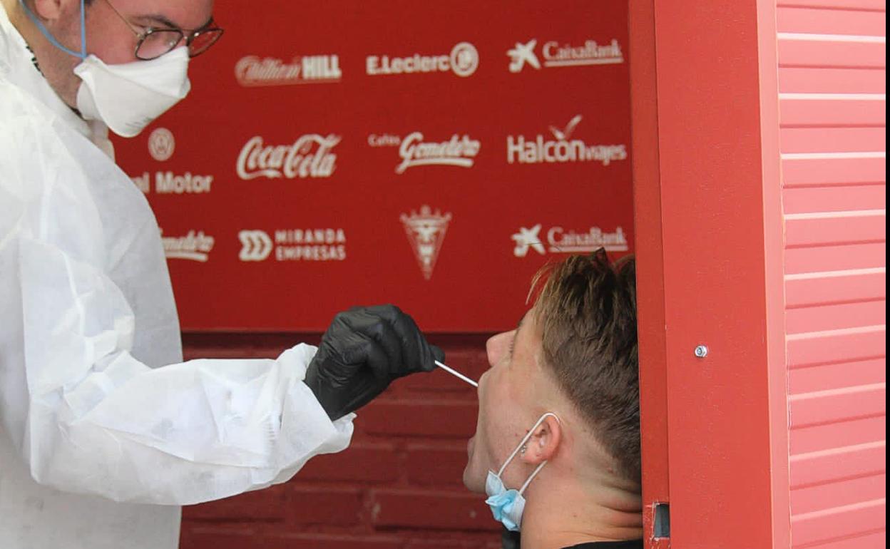 La plantilla del Mirandés se ha sometido a sendas pruebas médicas tras las vacaciones. 