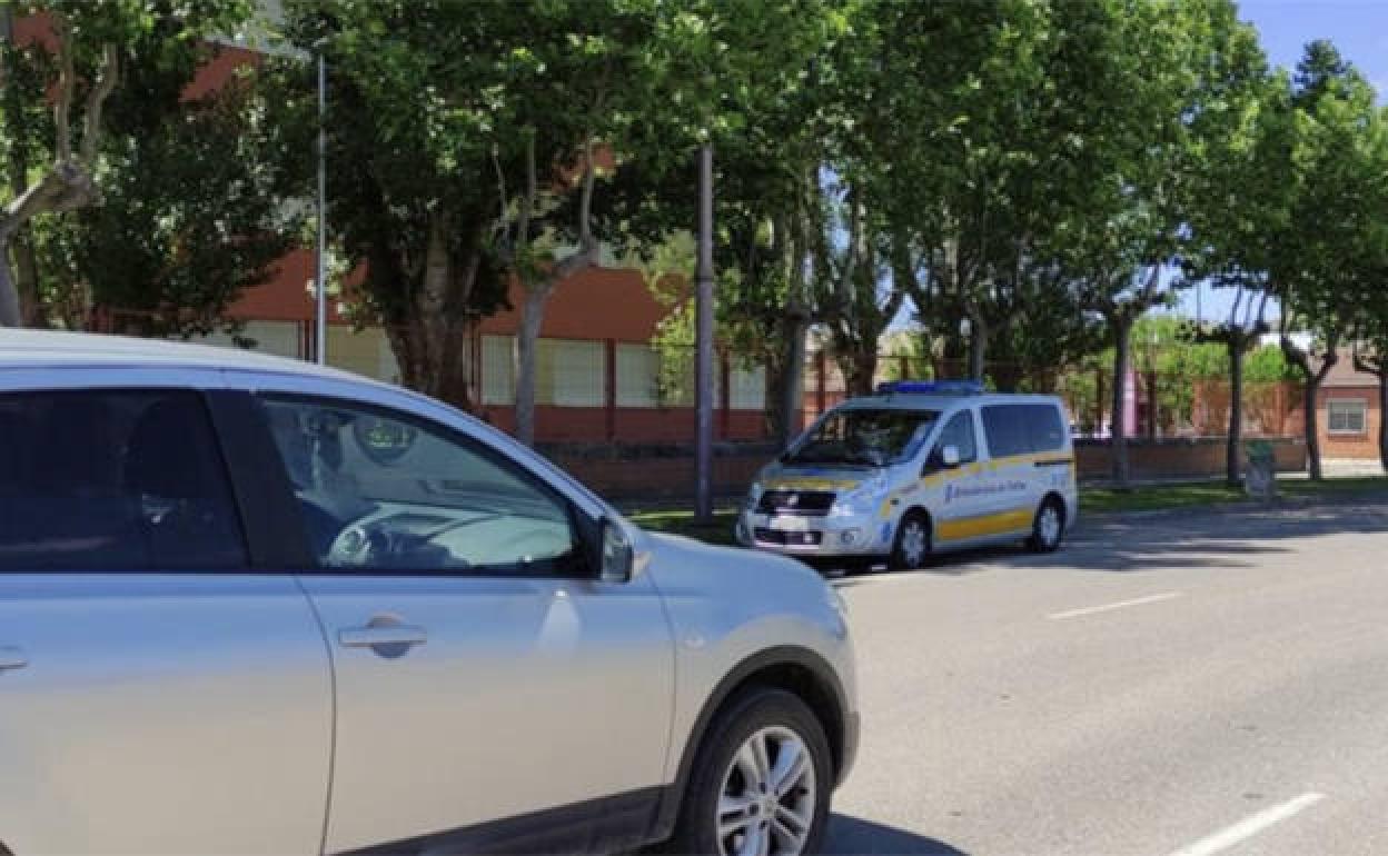 Vehículo de la DGT controla la velocidad en la calles de Aranda. 