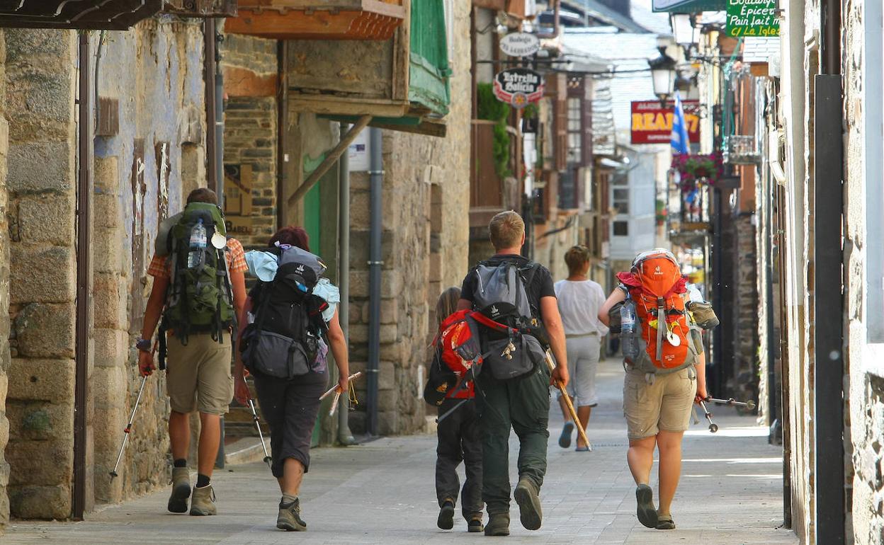 La calle Real de Molinaseca, paso del Camino de Santiago por la localidad. 