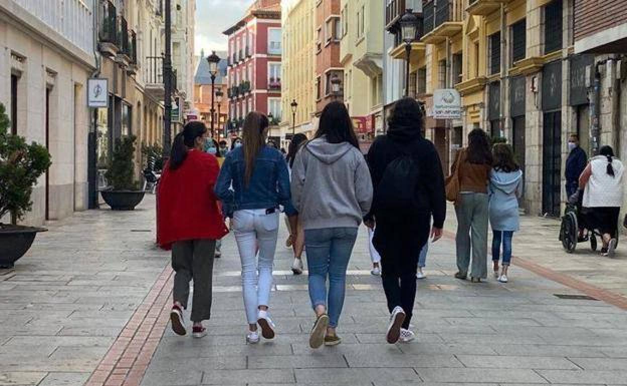 La mayor tasa de contagios se centra entre los jóvenes de 12 a 29 años en Burgos.