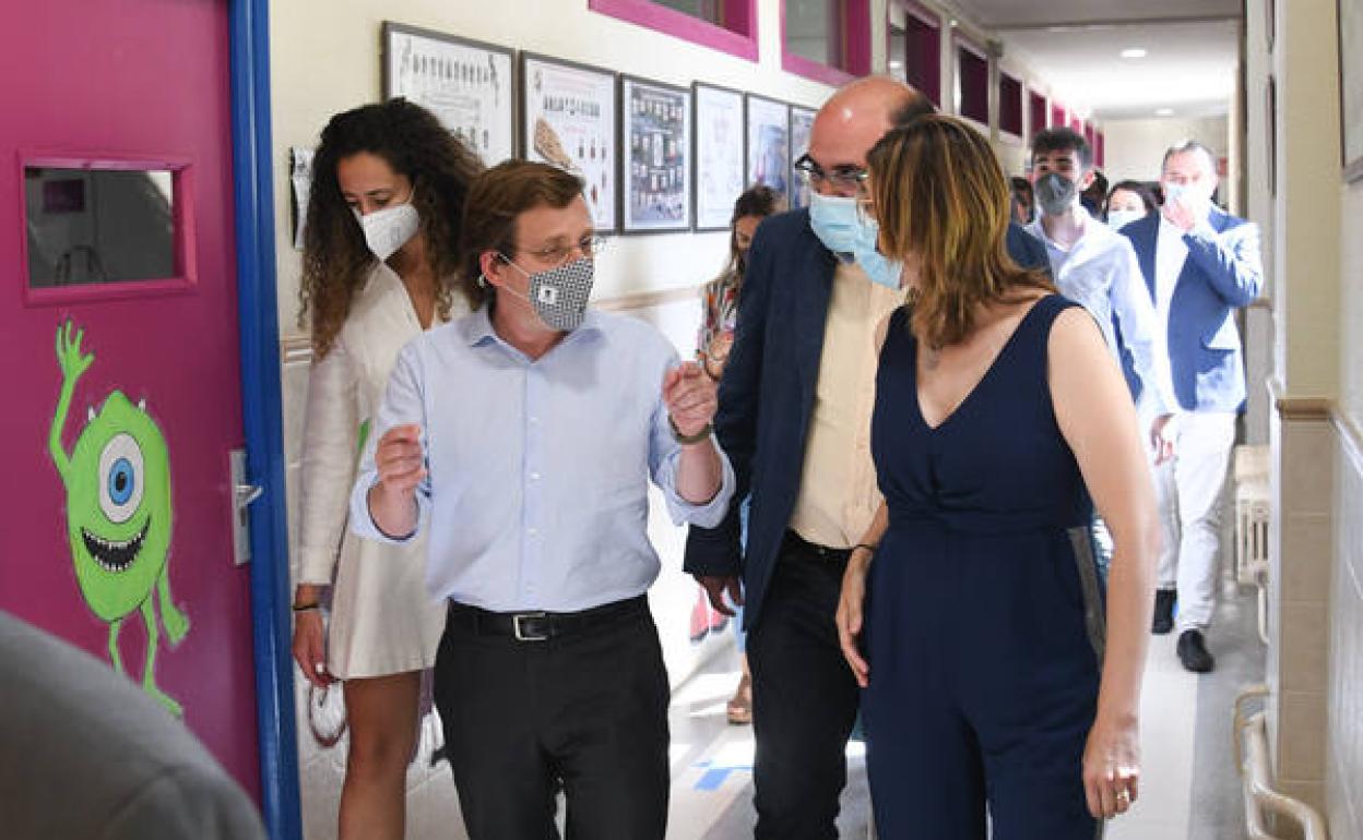 El alcalde de Madrid, José Luis Martínez Almeida, ha intervenido en el curso Prensa y Poder en Aranda de Duero.