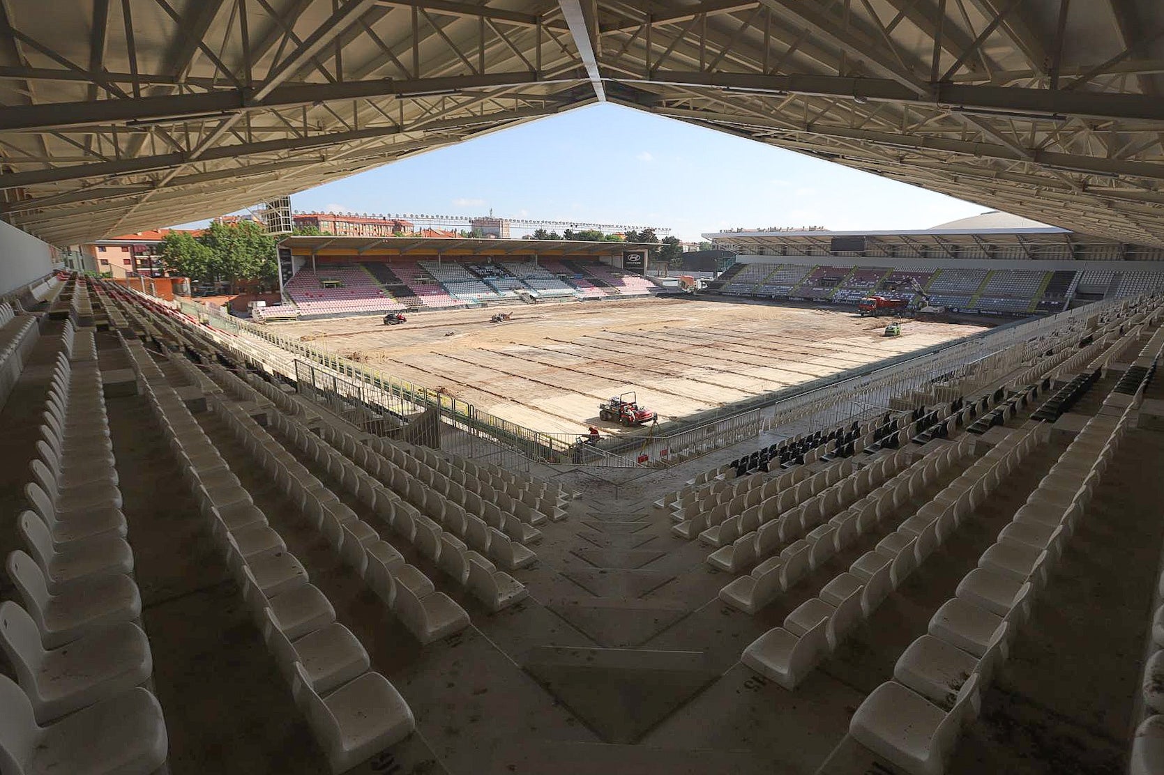 Fotos: El Plantío se prepara para su regreso a Segunda División