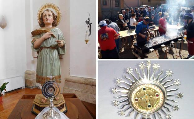 San Pelayo, patrón del pueblo, y su reliquia. A la derecha, los vecinos esperan turno para una degustación en las Jornadas de la Pitanza del Cerdo y custodia que guarda el Lignum Crucis.