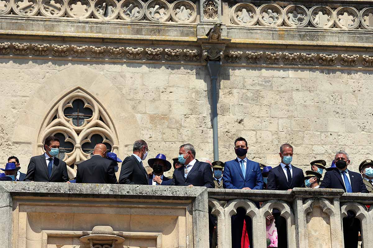 Fotos: En honor de la Catedral, danzan los Gigantillos, suena el himno