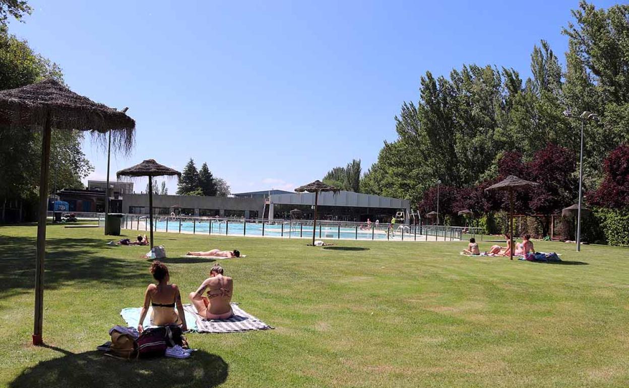 Las piscinas de San Amaro el día de su apertura