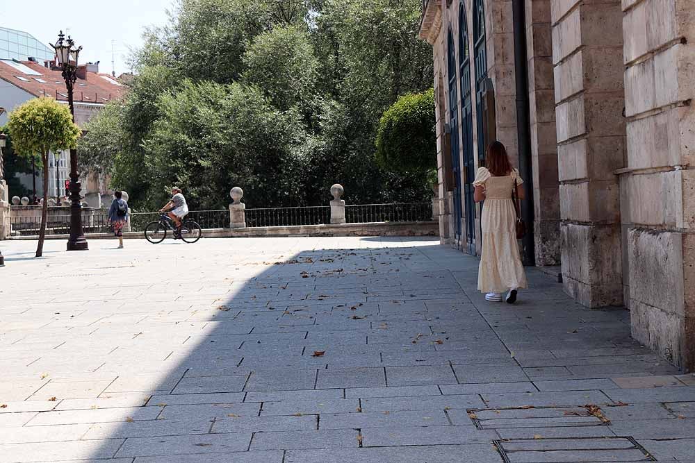 Fotos: Los burgaleses se refugian del calor en sombras y terrazas