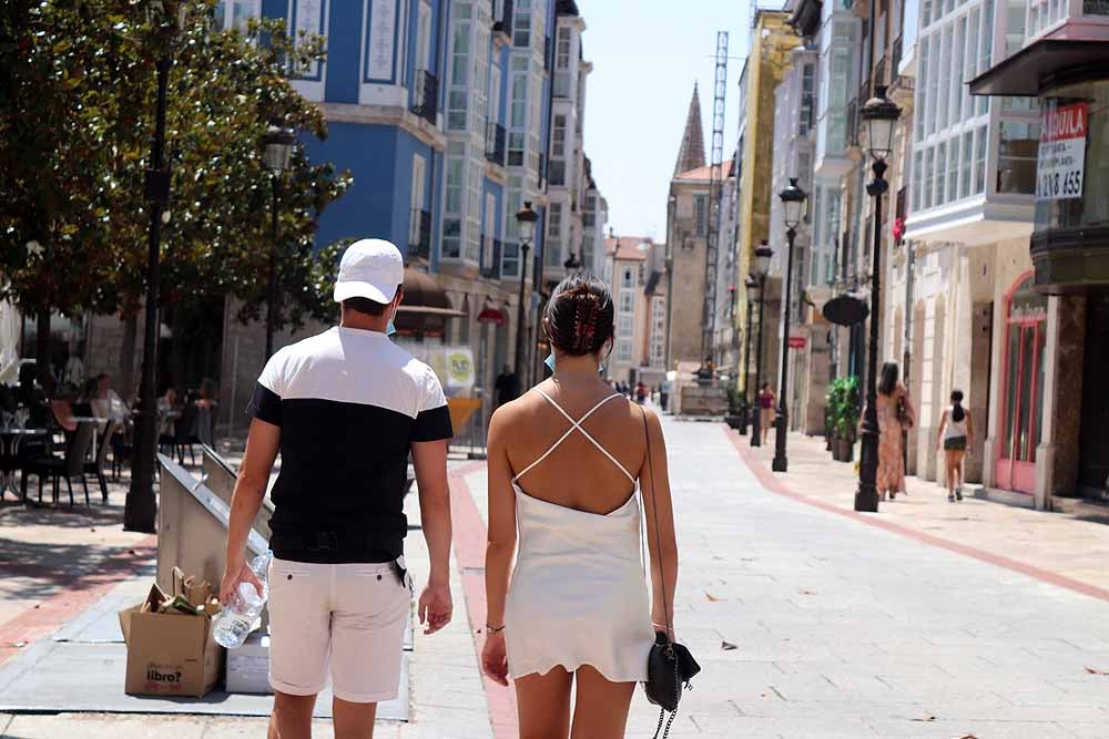 Fotos: Los burgaleses se refugian del calor en sombras y terrazas